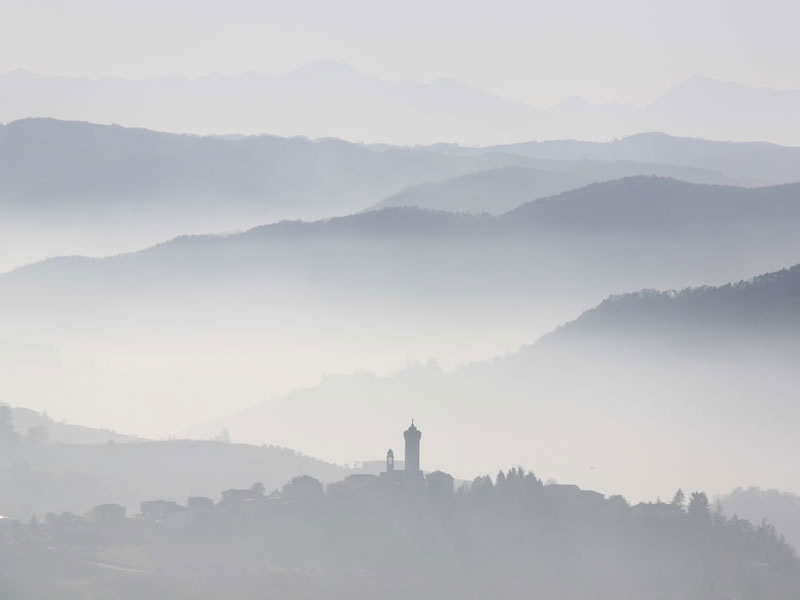 piemont_landschaft_im-nebel.jpg